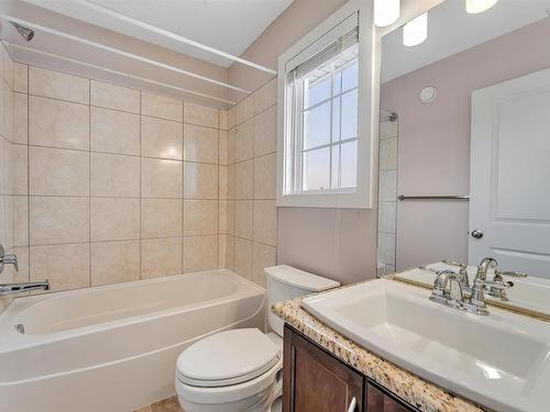 2815 17 Avenue Nw, Edmonton, AB - Indoor Photo Showing Bathroom