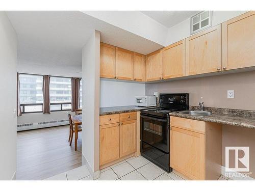 519 10160 114 Street, Edmonton, AB - Indoor Photo Showing Kitchen