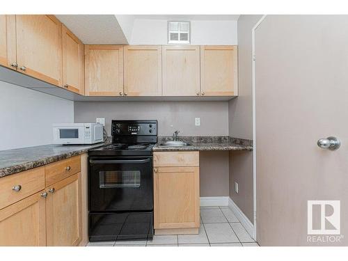 519 10160 114 Street, Edmonton, AB - Indoor Photo Showing Kitchen