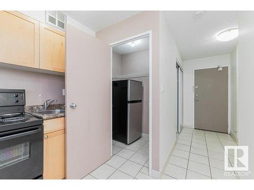 519 10160 114 Street, Edmonton, AB - Indoor Photo Showing Kitchen