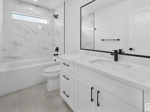 9627 74 Avenue, Edmonton, AB - Indoor Photo Showing Bathroom