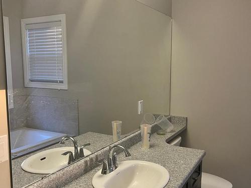 2627 20 Avenue, Edmonton, AB - Indoor Photo Showing Bathroom