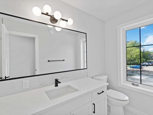 11715 127 Street, Edmonton, AB - Indoor Photo Showing Bathroom