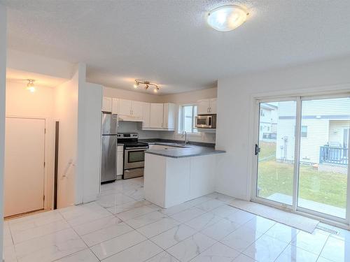 88 10909 106 Street, Edmonton, AB - Indoor Photo Showing Kitchen