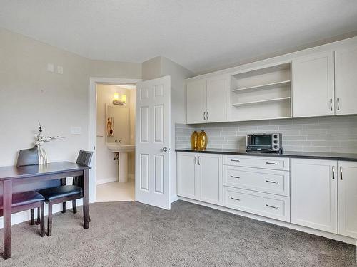 1722 Adamson Crescent, Edmonton, AB - Indoor Photo Showing Kitchen