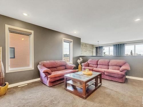 1722 Adamson Crescent, Edmonton, AB - Indoor Photo Showing Living Room