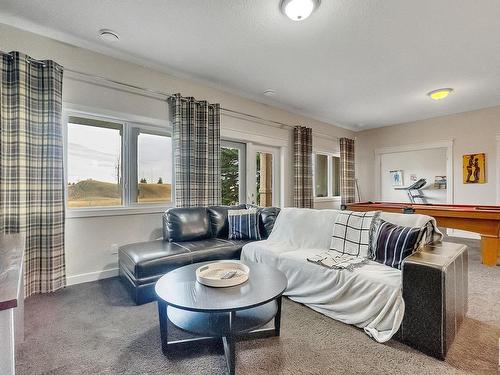 1722 Adamson Crescent, Edmonton, AB - Indoor Photo Showing Living Room