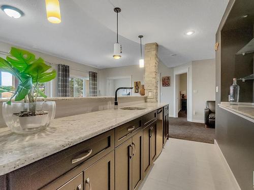 1722 Adamson Crescent, Edmonton, AB - Indoor Photo Showing Kitchen