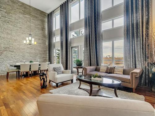 1722 Adamson Crescent, Edmonton, AB - Indoor Photo Showing Living Room