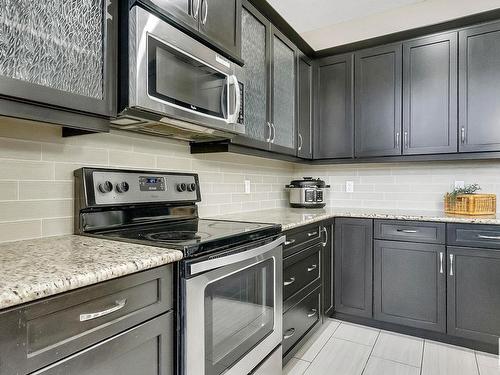 1722 Adamson Crescent, Edmonton, AB - Indoor Photo Showing Kitchen