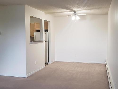 Edmonton, AB - Indoor Photo Showing Other Room