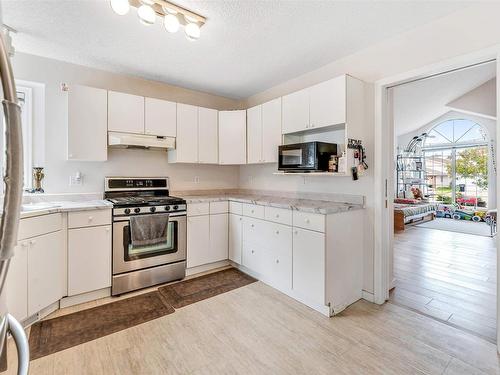 4123 22 Avenue, Edmonton, AB - Indoor Photo Showing Kitchen