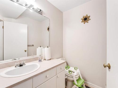 4123 22 Avenue, Edmonton, AB - Indoor Photo Showing Bathroom