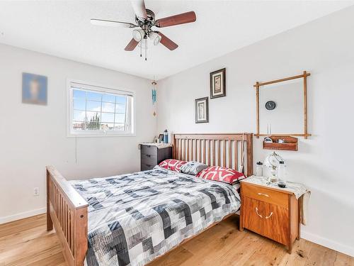 4123 22 Avenue, Edmonton, AB - Indoor Photo Showing Bedroom