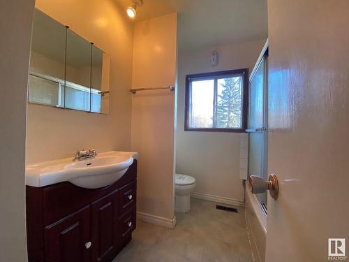 4005 53A Street, Wetaskiwin, AB - Indoor Photo Showing Bathroom