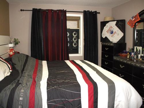 329 4309 33 Street, Stony Plain, AB - Indoor Photo Showing Bedroom