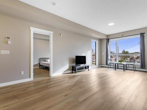 221 12804 140 Avenue, Edmonton, AB - Indoor Photo Showing Living Room