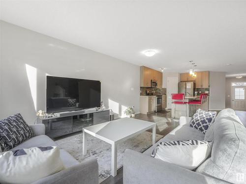 2320 68 Street Sw, Edmonton, AB - Indoor Photo Showing Living Room