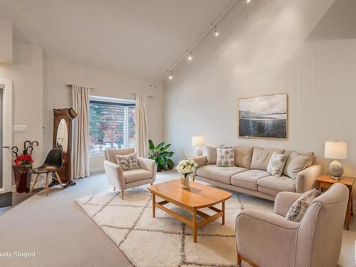 12 Kingsborough Court, St. Albert, AB - Indoor Photo Showing Living Room