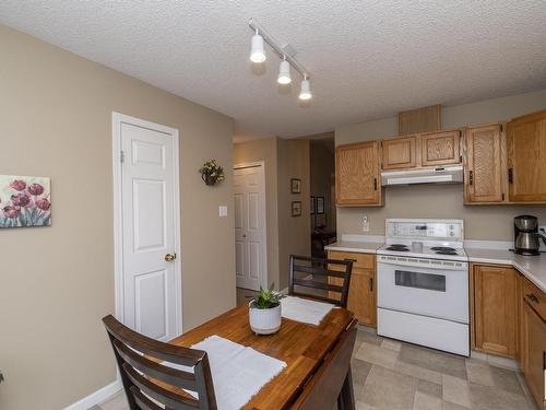 2 13217 155 Avenue, Edmonton, AB - Indoor Photo Showing Kitchen