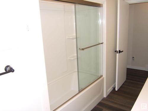 4226 49A Street, Vegreville, AB - Indoor Photo Showing Bathroom