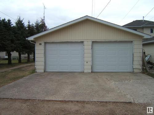 4226 49A St, Vegreville, AB 