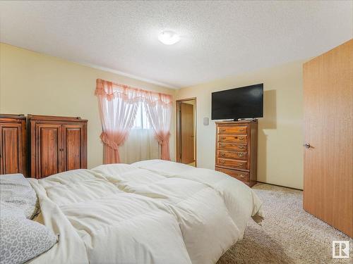 10206 173A Avenue, Edmonton, AB - Indoor Photo Showing Bedroom