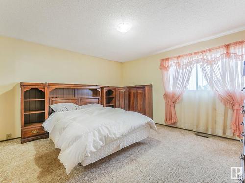 10206 173A Avenue, Edmonton, AB - Indoor Photo Showing Bedroom