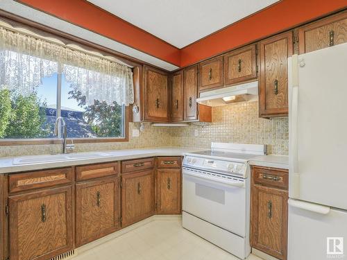 10206 173A Avenue, Edmonton, AB - Indoor Photo Showing Kitchen