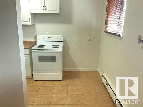 2 6103 98 Avenue, Edmonton, AB - Indoor Photo Showing Kitchen