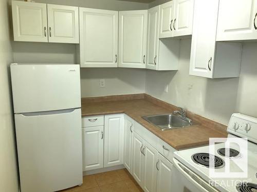 2 6103 98 Avenue, Edmonton, AB - Indoor Photo Showing Kitchen