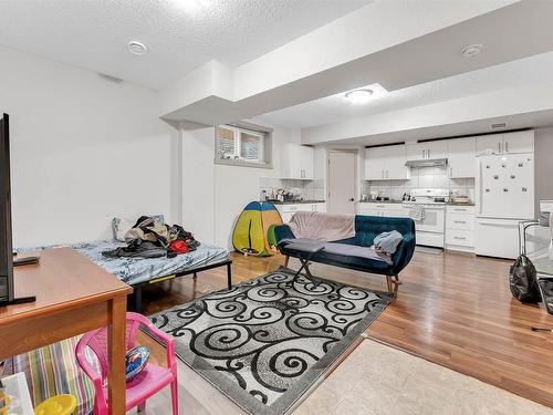 2104 27 St Nw Nw, Edmonton, AB 