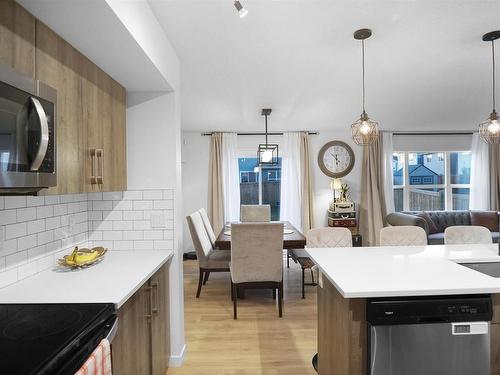 9516 227 Street, Edmonton, AB - Indoor Photo Showing Kitchen With Upgraded Kitchen