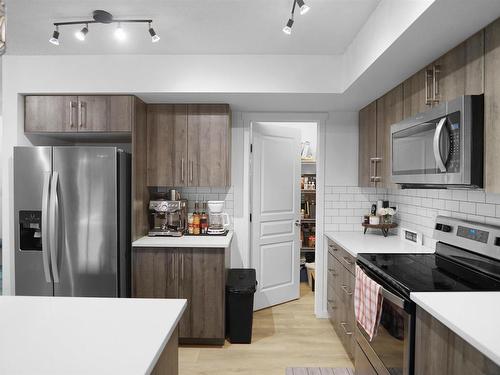 9516 227 Street, Edmonton, AB - Indoor Photo Showing Kitchen With Stainless Steel Kitchen With Upgraded Kitchen