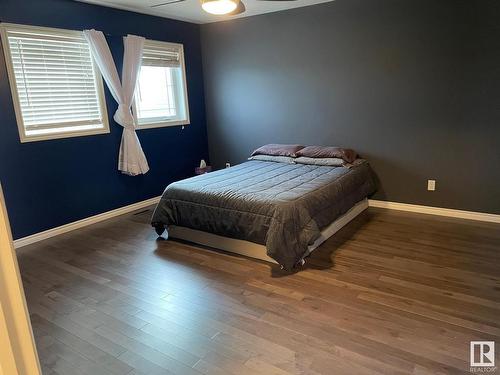 9614 82 Avenue, Morinville, AB - Indoor Photo Showing Bedroom