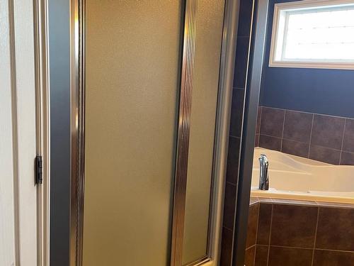 9614 82 Avenue, Morinville, AB - Indoor Photo Showing Bathroom