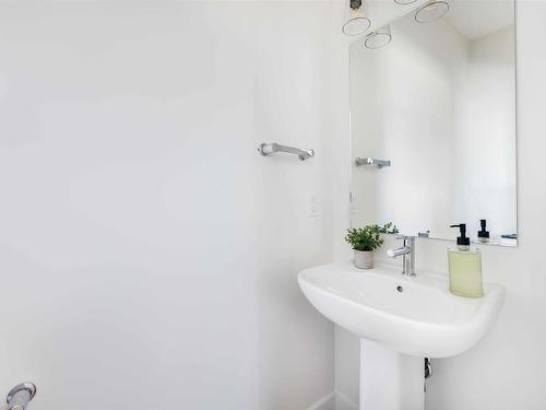 15 Kiwyck Link, Spruce Grove, AB - Indoor Photo Showing Bathroom