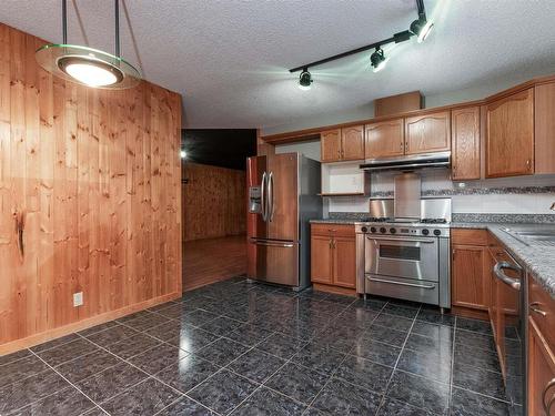 78 52343 Rge Road 211, Rural Strathcona County, AB - Indoor Photo Showing Kitchen