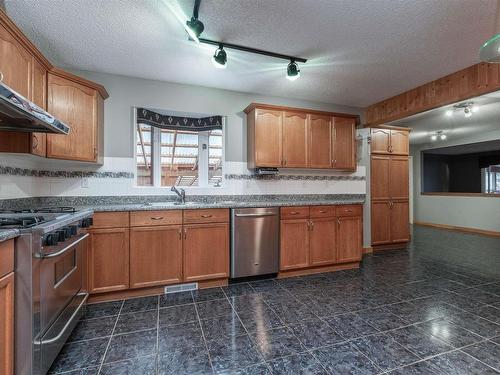 78 52343 Rge Road 211, Rural Strathcona County, AB - Indoor Photo Showing Kitchen