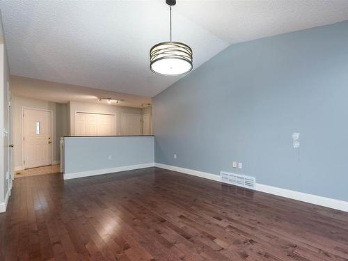 Edmonton, AB - Indoor Photo Showing Other Room