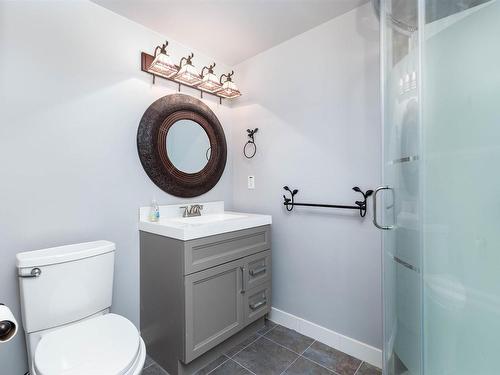 Edmonton, AB - Indoor Photo Showing Bathroom