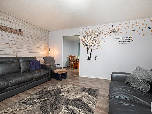 23 Bella Coola Drive, Leduc, AB - Indoor Photo Showing Living Room