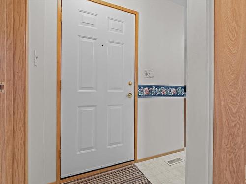 219 Knottwood Road Nw, Edmonton, AB - Indoor Photo Showing Other Room