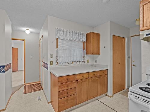 219 Knottwood Road Nw, Edmonton, AB - Indoor Photo Showing Kitchen