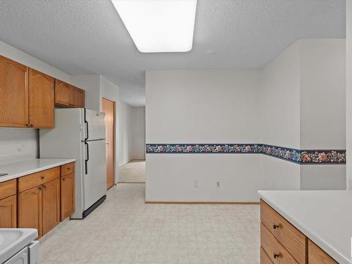 219 Knottwood Road Nw, Edmonton, AB - Indoor Photo Showing Kitchen