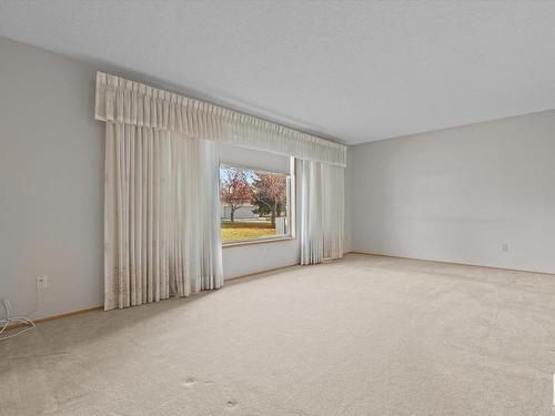 219 Knottwood Road Nw, Edmonton, AB - Indoor Photo Showing Other Room