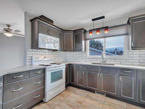 5714 52 St, Wetaskiwin, AB - Indoor Photo Showing Kitchen