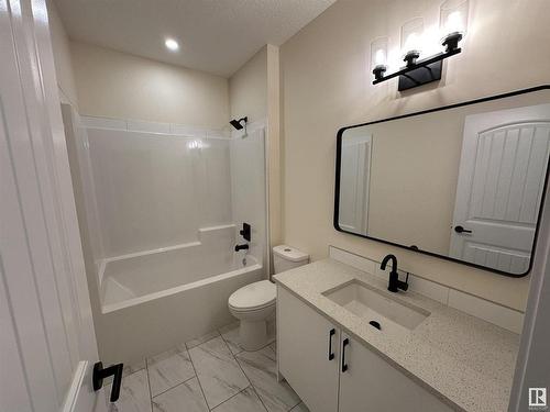 6 11 Dalton Link, Spruce Grove, AB - Indoor Photo Showing Bathroom