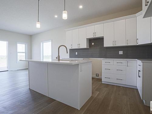 8 11 Dalton Link, Spruce Grove, AB - Indoor Photo Showing Kitchen With Upgraded Kitchen