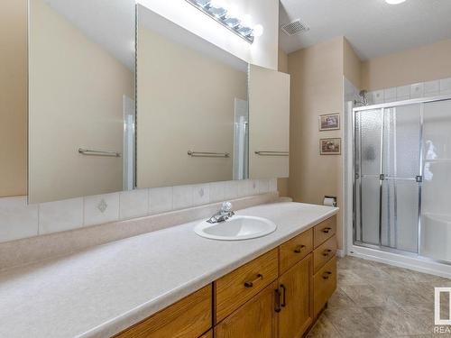 315 Ravine Villa(S), Leduc, AB - Indoor Photo Showing Bathroom